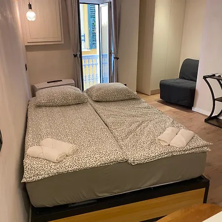 Lejlighed Refurbished In The Old Town, Steps From The