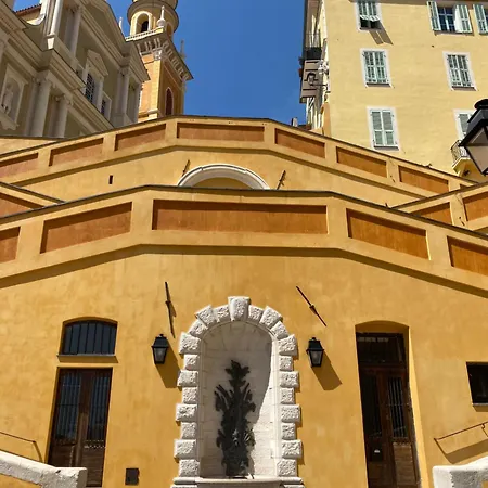 Lejlighed Refurbished In The Old Town, Steps From The *