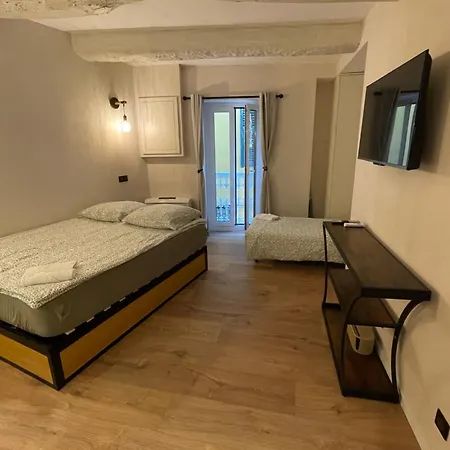 Refurbished In The Old Town, Steps From The * Menton