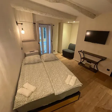 Apartment Refurbished In The Old Town, Steps From The *