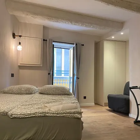 Refurbished In The Old Town, Steps From The Lejlighed Menton